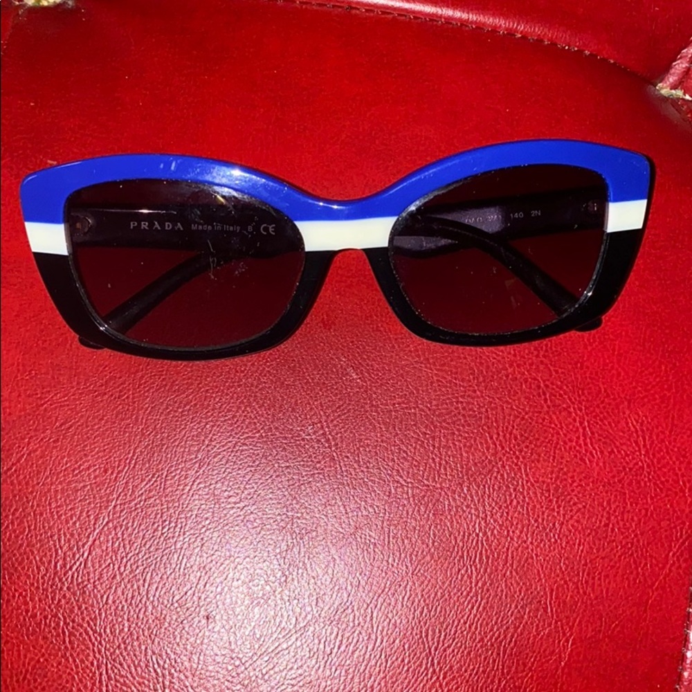 Prada sunglasses🔥Excellent condition!